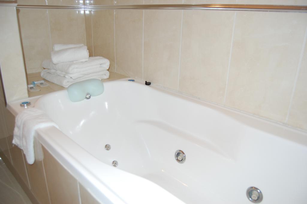 Hotel Gran Madryn ปวยร์โตมาดริน ภายนอก รูปภาพ