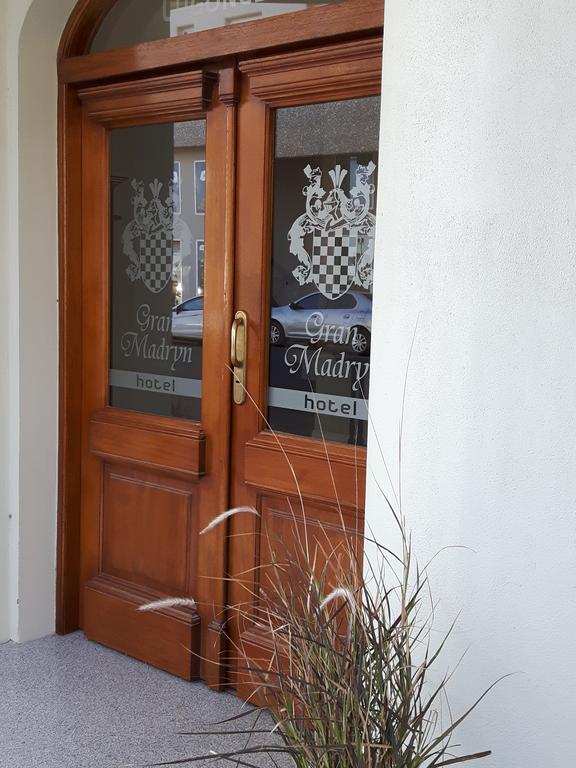 Hotel Gran Madryn ปวยร์โตมาดริน ภายนอก รูปภาพ